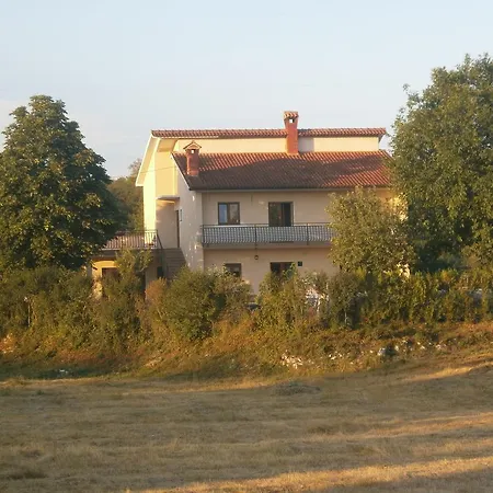 With A Swimming Pool Skrapi 14531 Karojba